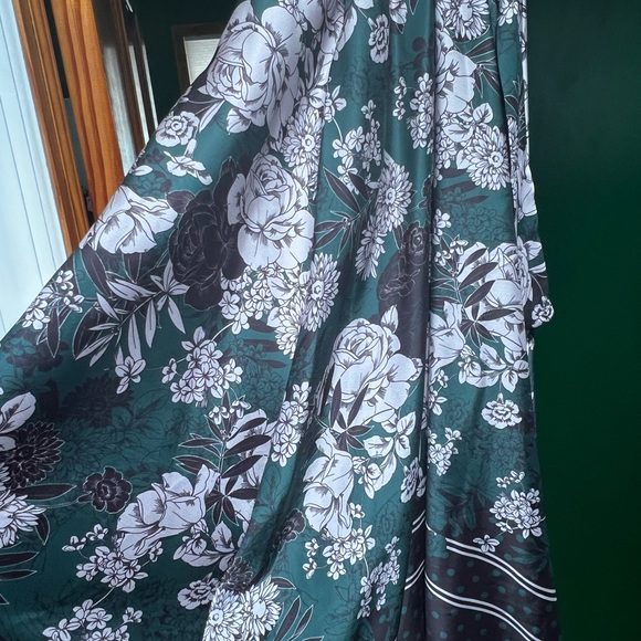 Liquorish brand maxi dress in size Small - Picture 5 of 6